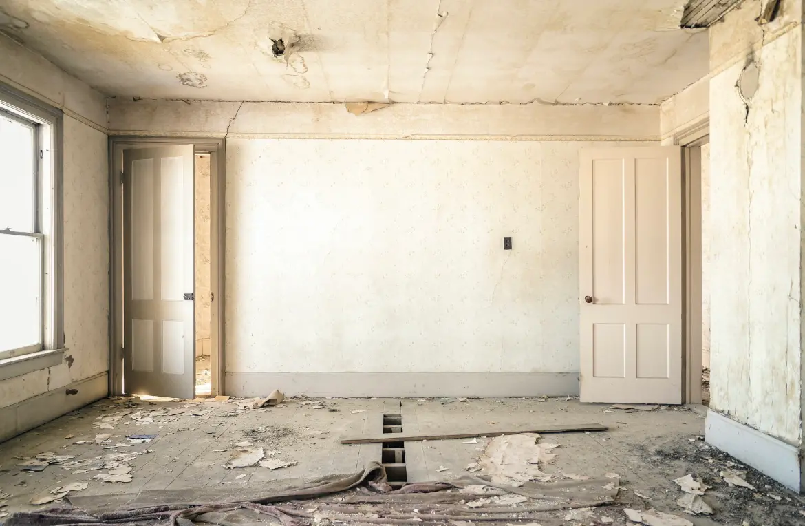 Waste disposal crew managing a cleanout project in Burbank